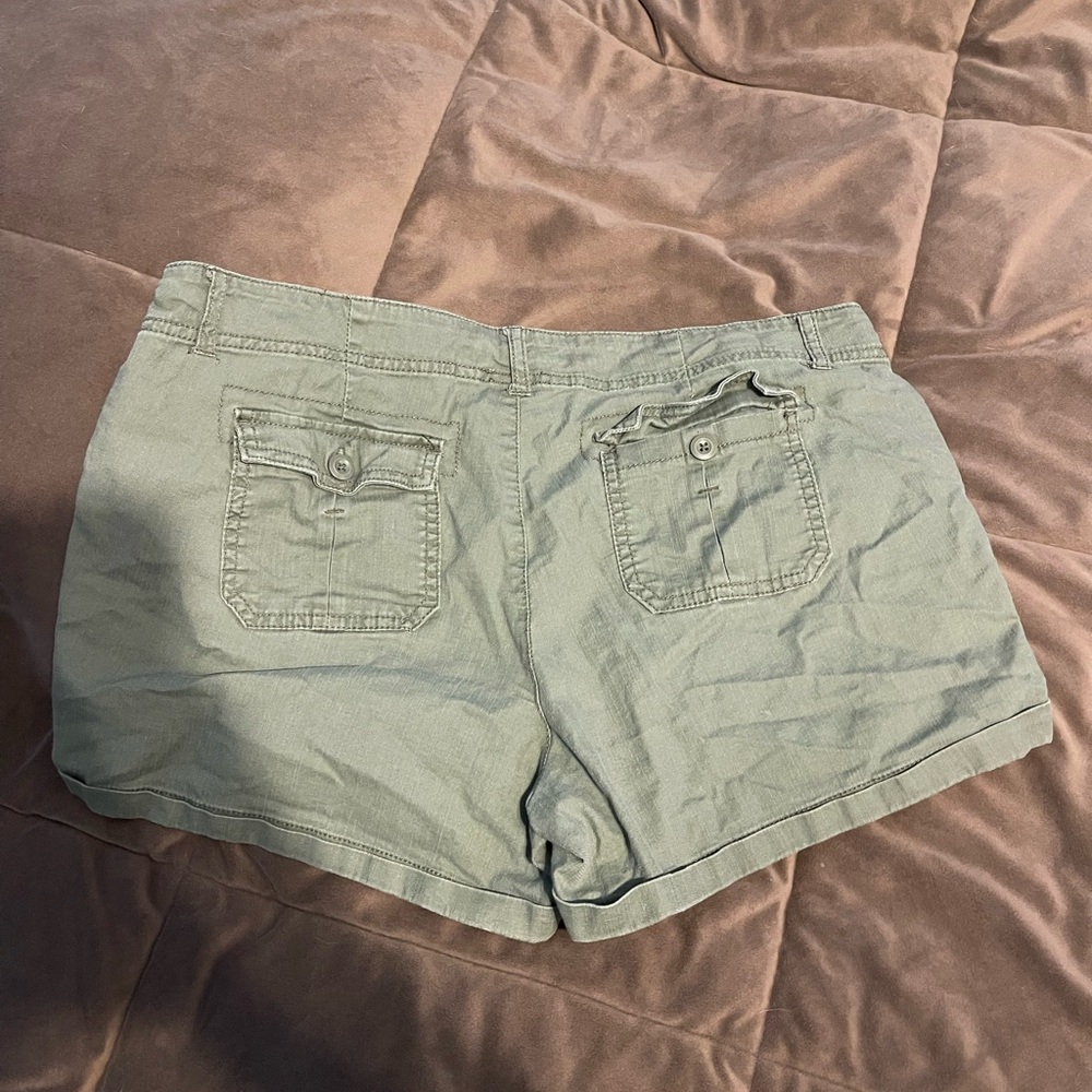 Shorts - Picture 2 of 3